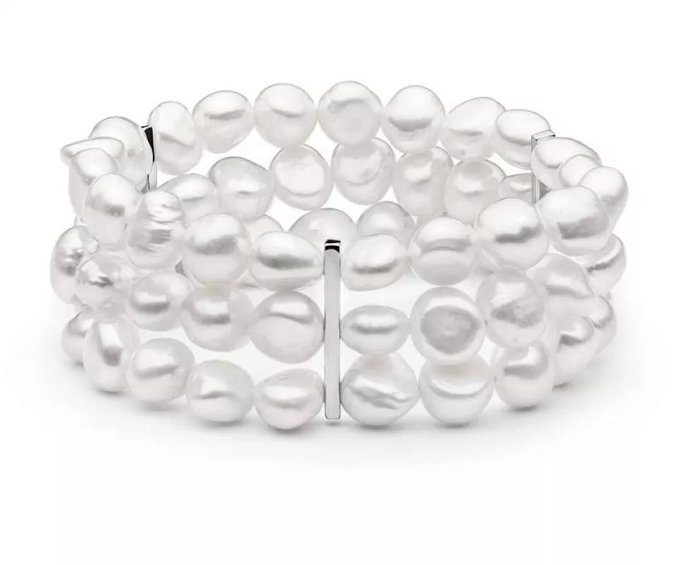 Trend-Perlenarmband 3-reihig flex weiß barock, 9-10 mm, Schmucklegierung, Gaura Pearls, Estland Trend-Perlenarmband 3-reihig flex weiß barock, 9-10 mm, Schmucklegierung, Gaura Pearls, Estland